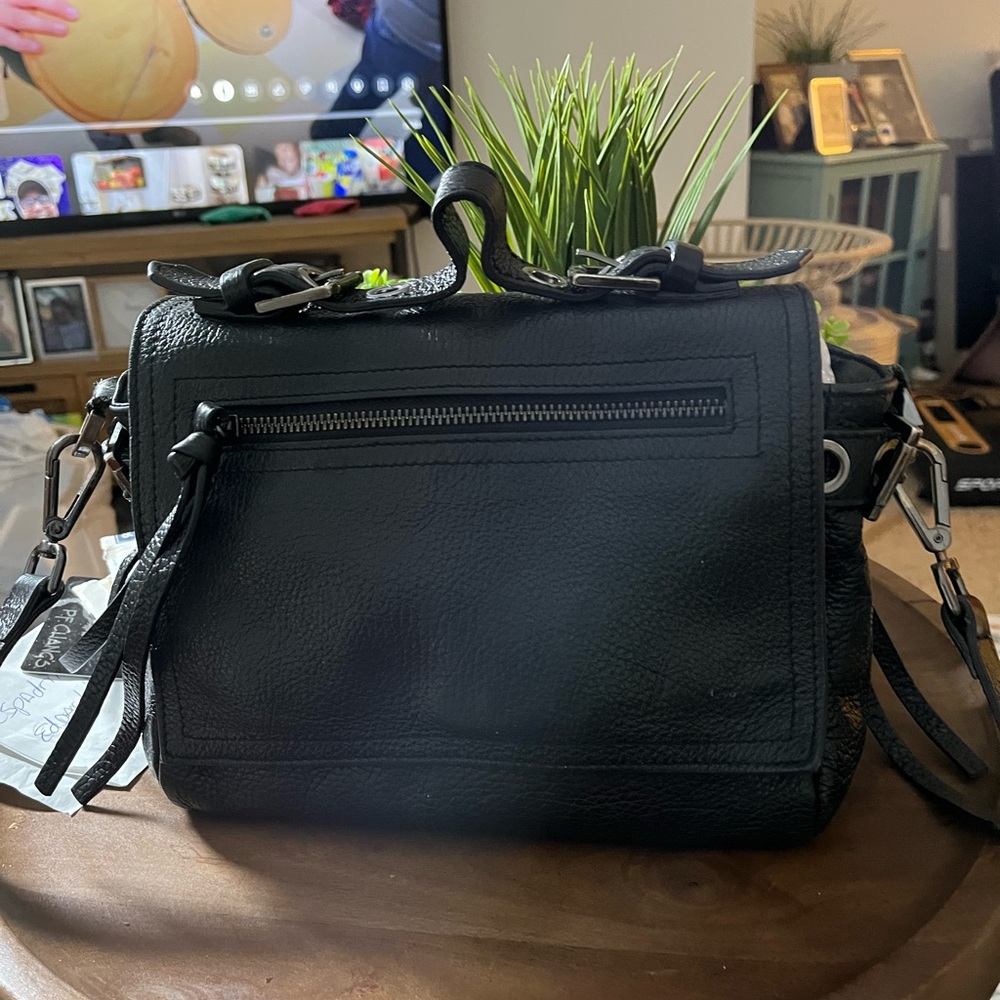 Alessandro Mari Women flap purse pebble leather